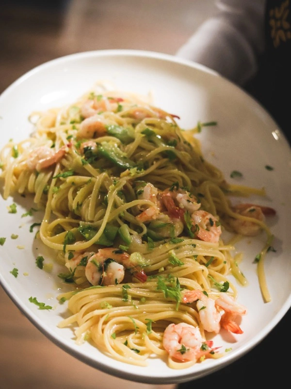 Pasta me karkaleca dhe barishte të freskëta